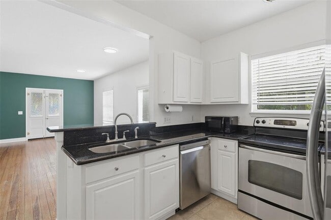 Building Photo - 1406 E Ridgewood St