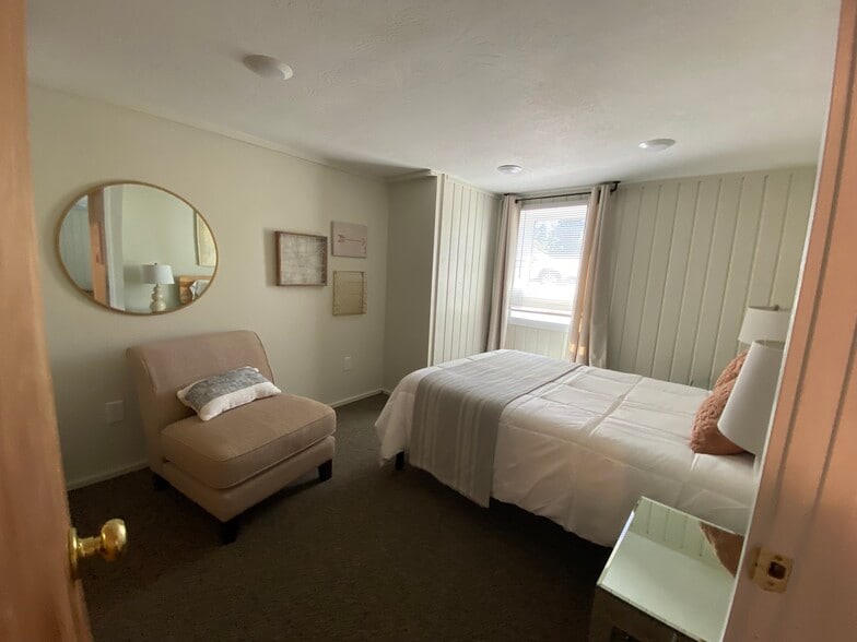 Lower Level Bedroom - 519 W Milwaukee Dr