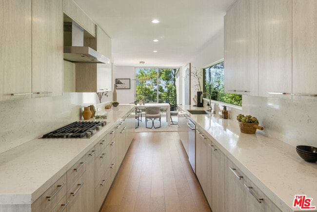 Building Photo - 3564 Multiview Dr