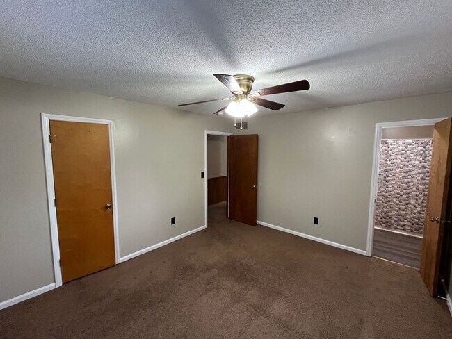 Building Photo - Spacious 4-Bedroom 3-Bathroom Brick Home in Arcadia Area
