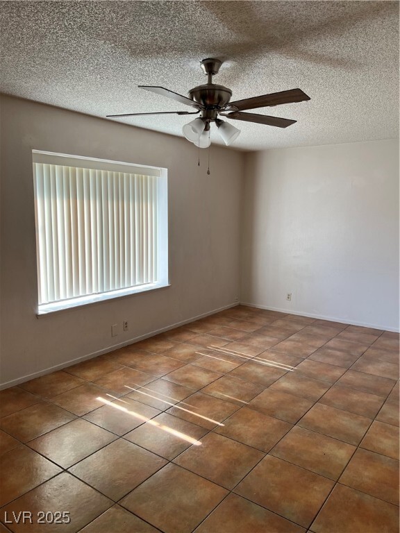 Building Photo - 3941 Avocado Dr