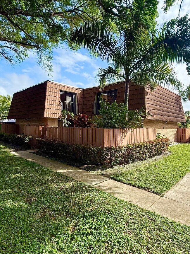 Building Photo - 205 Charter Way