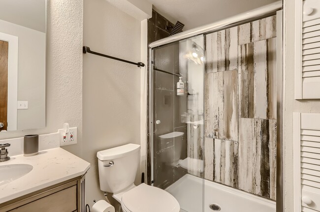 Building Photo - 1816 18th Ave