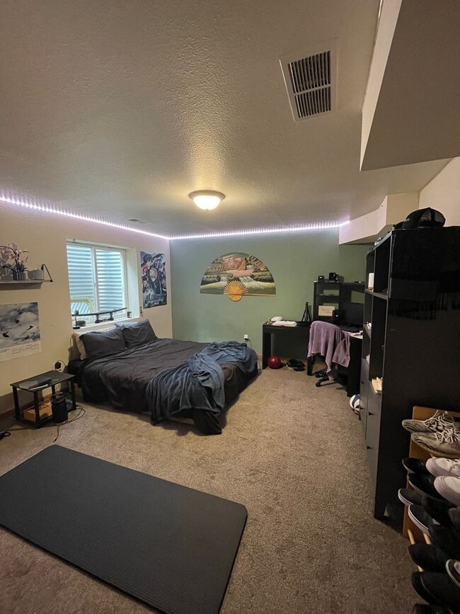 Building Photo - STUDENTS WELCOME! Spacious Duplex in Southwest Ft. Collins