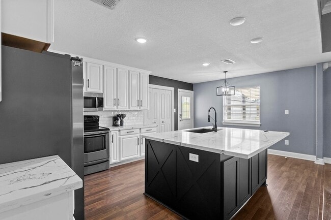 Building Photo - 685 Winchester Dr