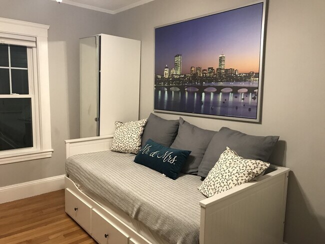 Building Photo - 11 Batchelder St