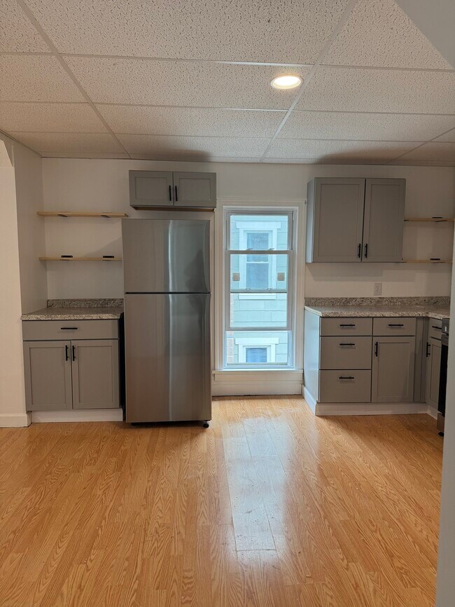 Building Photo - 1006 Academy St