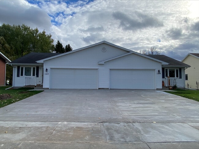 Front Driveway View - 1127 Glenn Pl