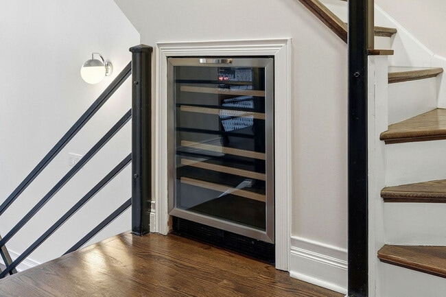 Building Photo - 657 N Carpenter St