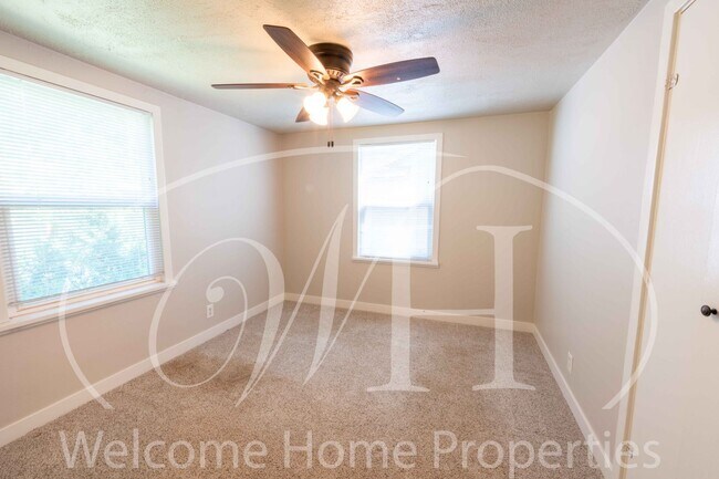 Building Photo - Great One Bedroom Home in a Natural Setting