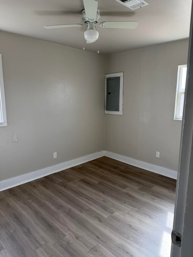 Building Photo - 2906 Beech Ave