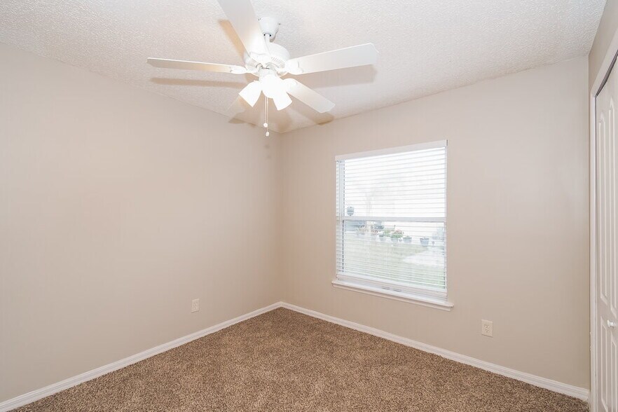 Building Photo - 11533 Twin Oaks Trail