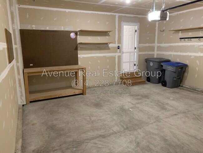 Building Photo - 554 Parkgate Dr