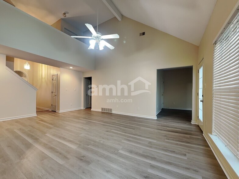 Building Photo - 10188 Kay Oak Cove