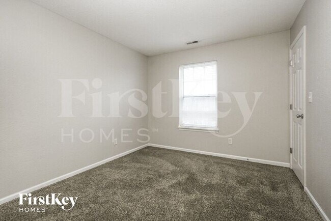 Building Photo - 5248 Bluff View Dr