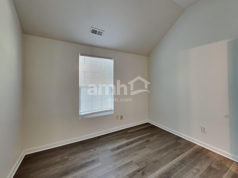 Building Photo - 5620 Bolitar Dr