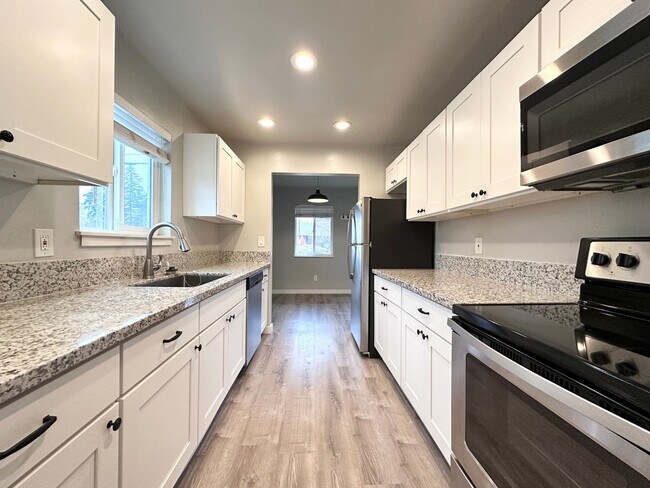 Building Photo - Single Family Home in SE Portland - Large ...