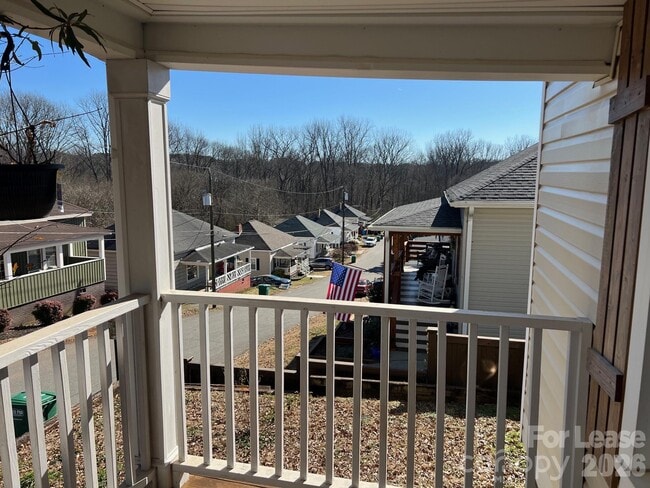 Building Photo - 15 1st St