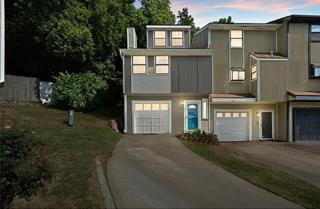 Building Photo - 1949 Lawrence Ct
