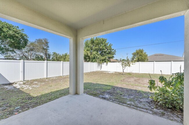 Building Photo - 357 SE Oakridge Dr