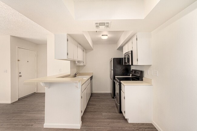 Building Photo - Affordable Luxury in a Gated Community