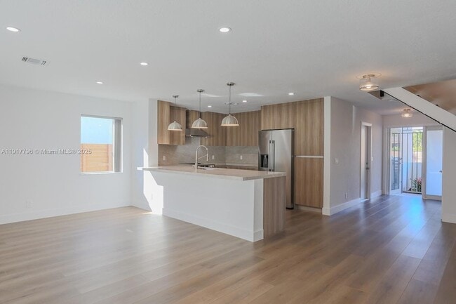 Building Photo - 2795 N 40th Ave