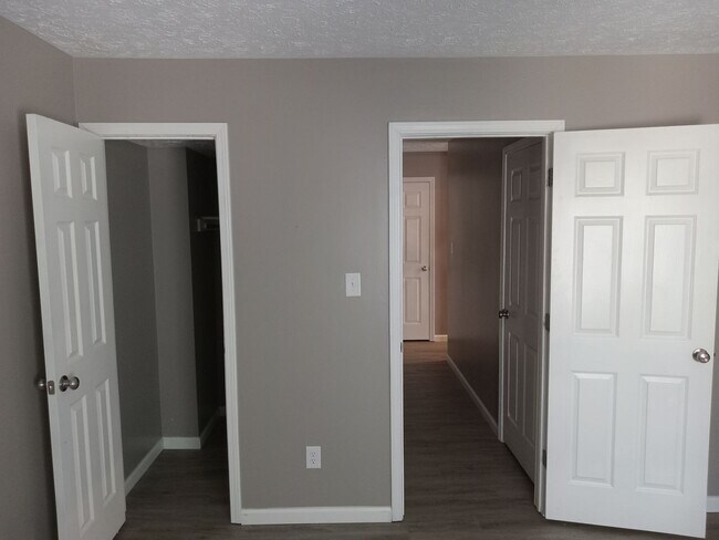 Building Photo - Condo for Rent
