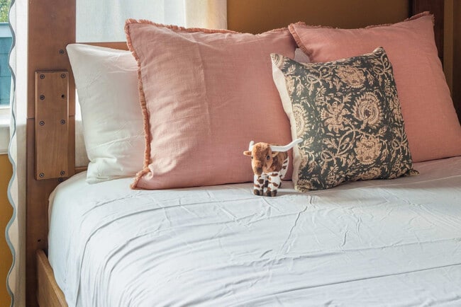 Building Photo - 13420 Trail Driver St