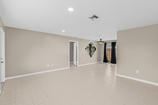 Building Photo - Apartment for rent