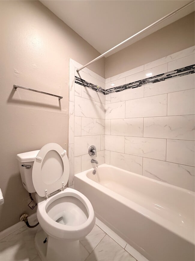 Building Photo - 12847 Briarwest Cir