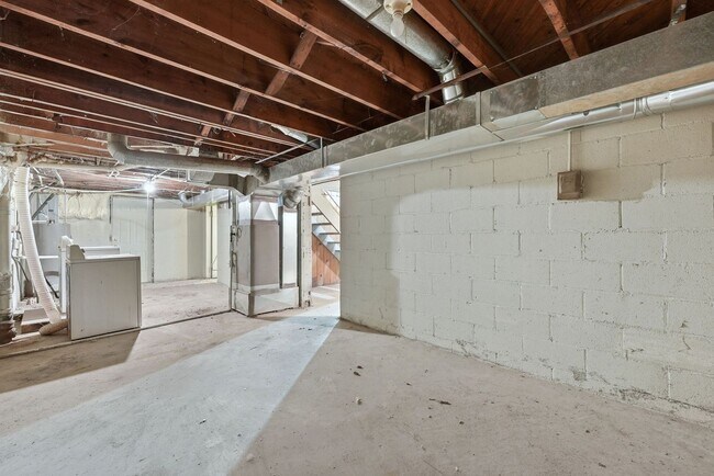 Building Photo - Freshly Updated 3BR Home with Garage & Carport