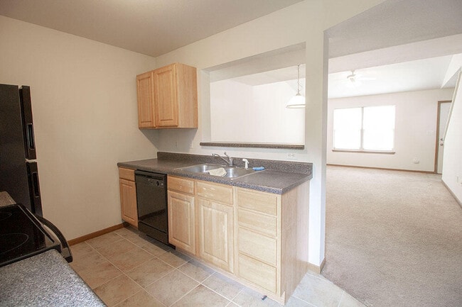 Building Photo - 2119 N Ballenger Ln