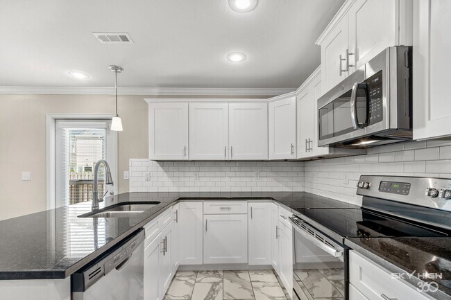 Building Photo - 530 Highland Ave