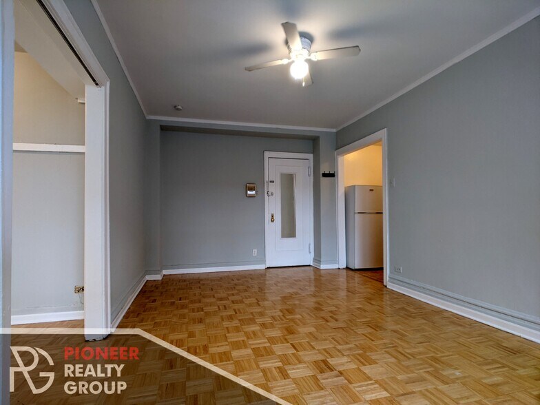 Building Photo - 705 W Belmont Ave