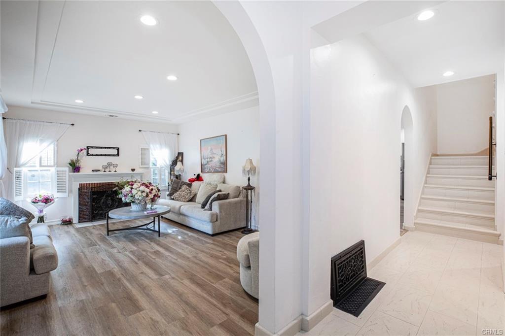 Building Photo - 2313 Hollister Ter