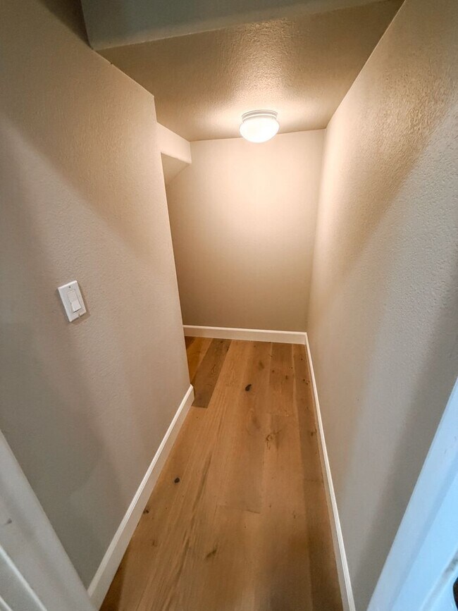 Building Photo - 6238 Murdock Way