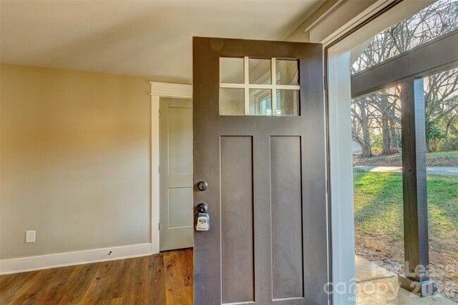 Building Photo - 824 2nd St