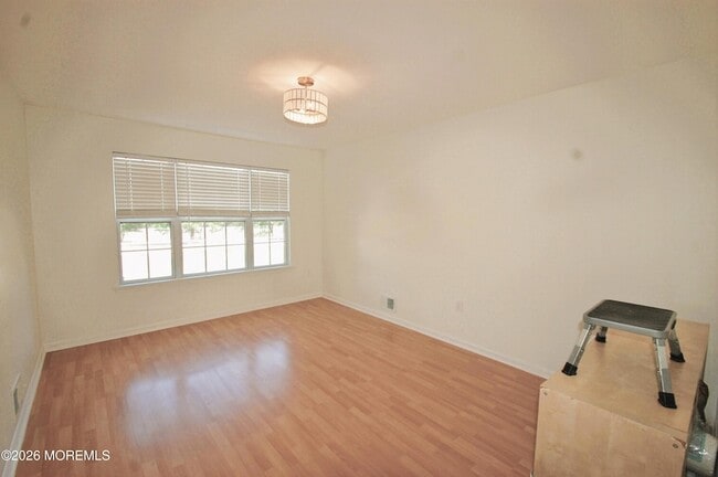Building Photo - 574 Beachway Ave