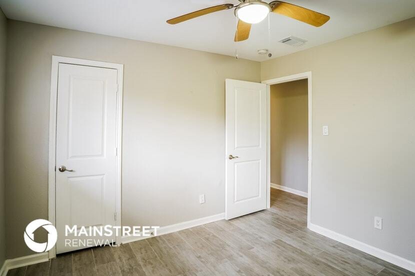 Building Photo - 2657 S Woodloch St