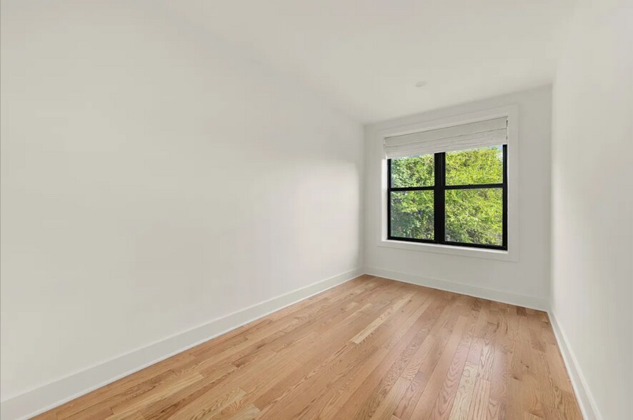 Building Photo - 1004A Putnam Ave
