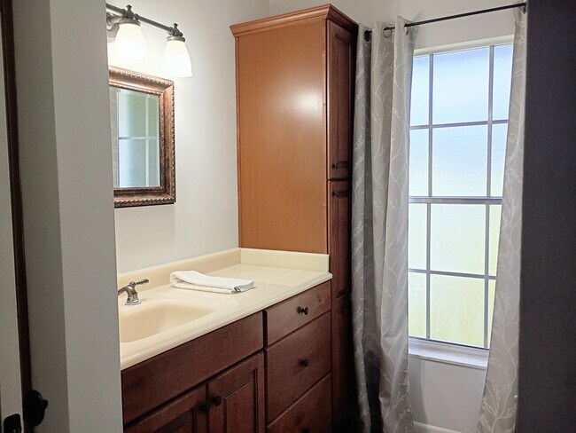 Building Photo - 727 Gilda Dr