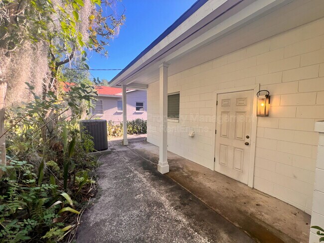 Building Photo - 2011 Howard Dr