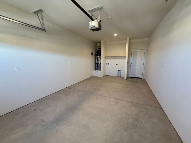 Building Photo - 9007 Canyon St