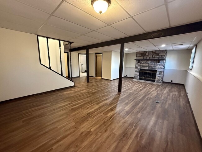 Building Photo - Incredible Large 4 Bedroom House!