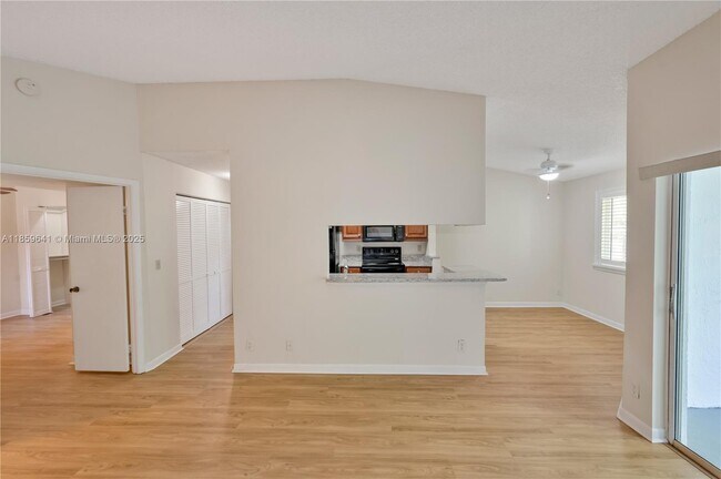 Building Photo - 9833 Westview Dr