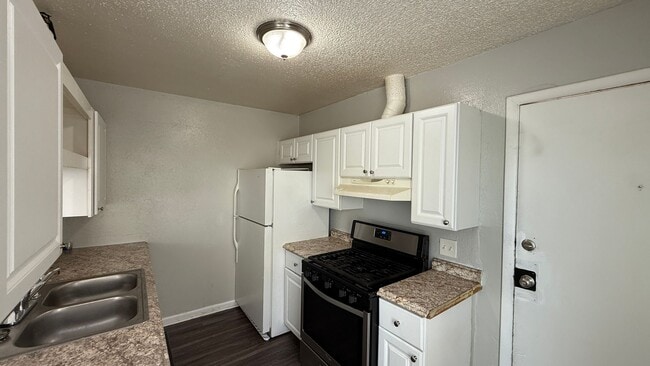 Building Photo - Cute Airy Studio Near Havana and Exposition **Move-In Special**