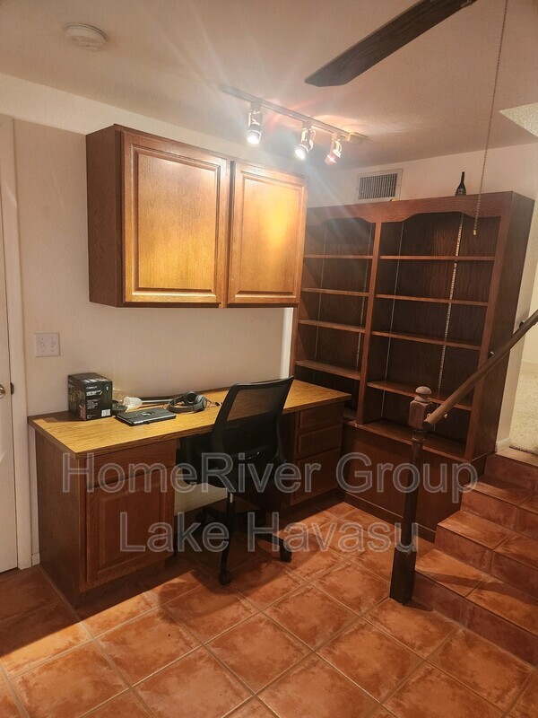 Building Photo - 2860 Edgewood Dr