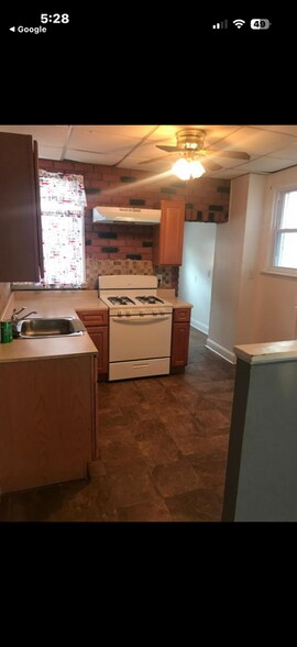 Building Photo - 5240 Sylvester St