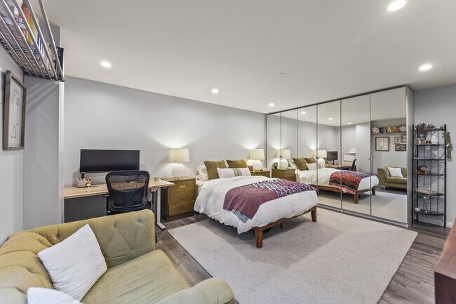 Building Photo - 712 Pacific St