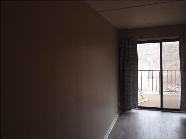 Building Photo - 650 E Greenwich Ave